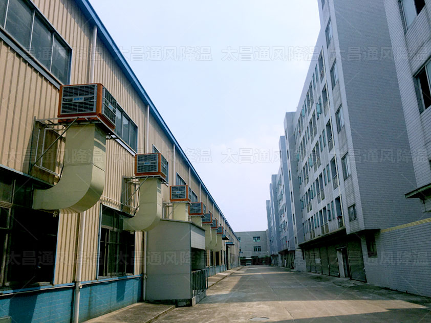 車間降溫方案配置節(jié)能環(huán)保空調，使用效果沒話說