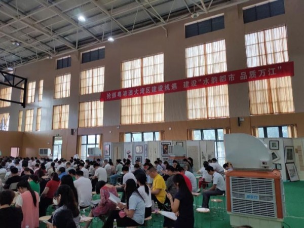 降溫通風(fēng)設(shè)備蒸發(fā)式冷風(fēng)王 移動(dòng)式環(huán)?？照{(diào)的作用