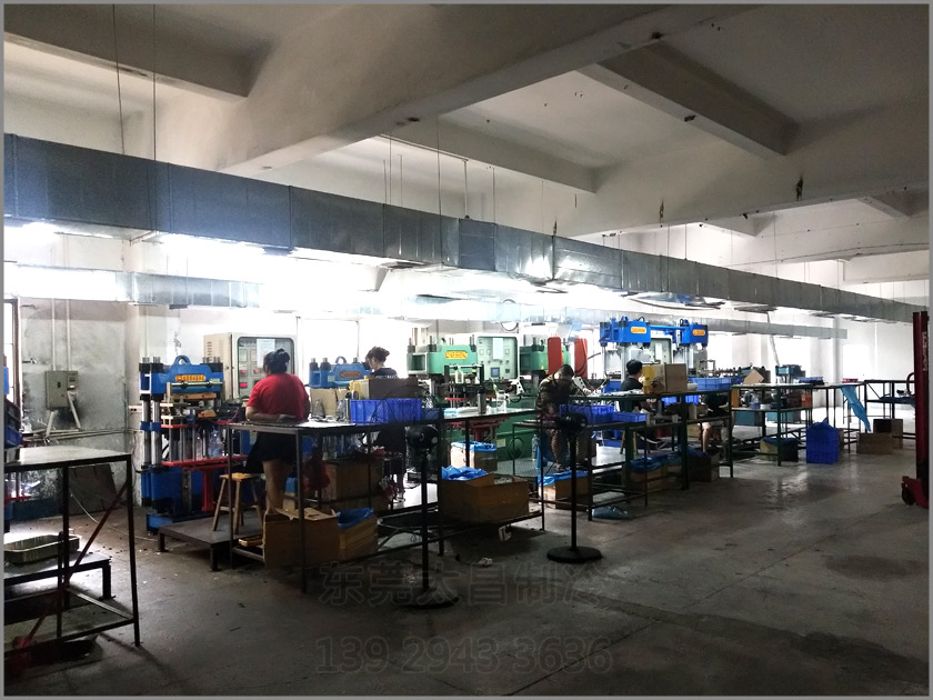 樟木頭吸盤廠車間降溫工程,環(huán)保空調(diào),車間降溫,大型空調(diào),廠房降溫,潤(rùn)東方環(huán)?？照{(diào)